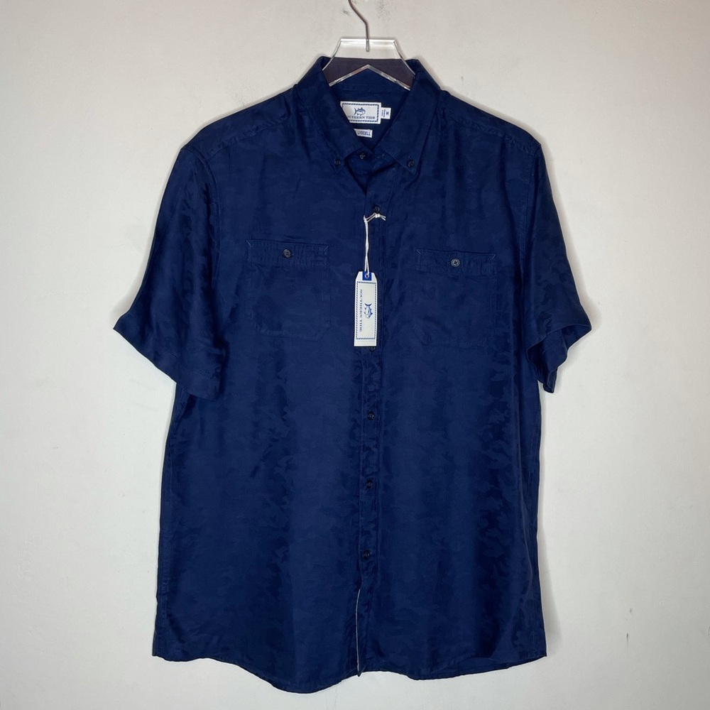 Short sleeve Southern Tide button down. Medium